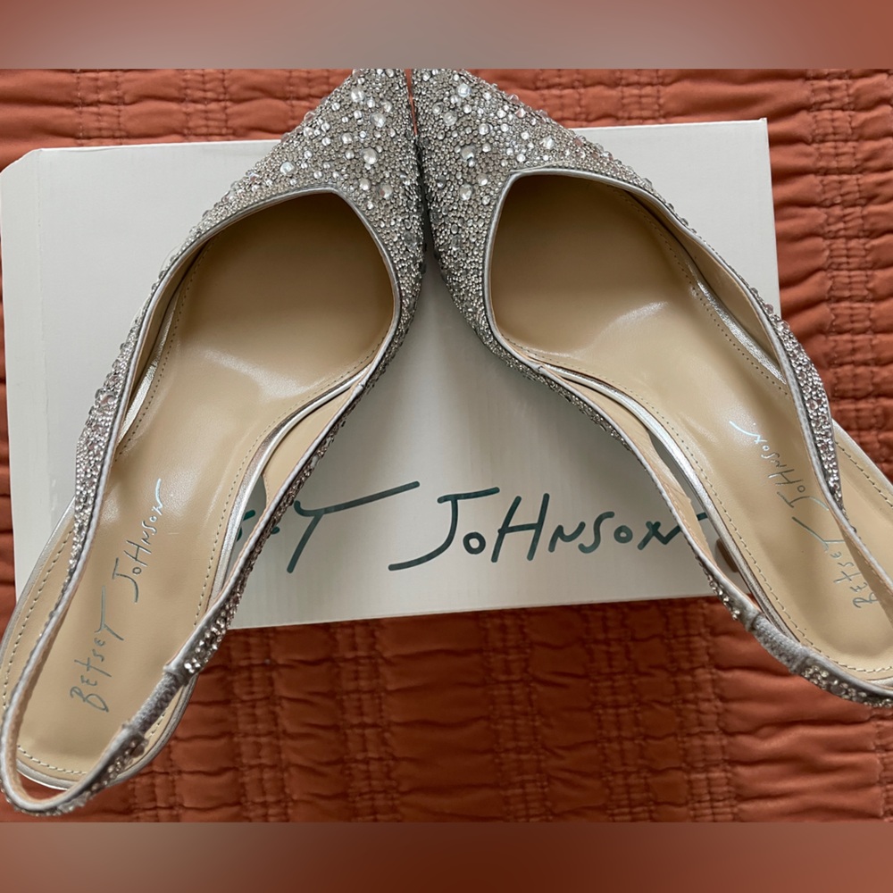 Betsey Johnson Mya Pump - Picture 5 of 6